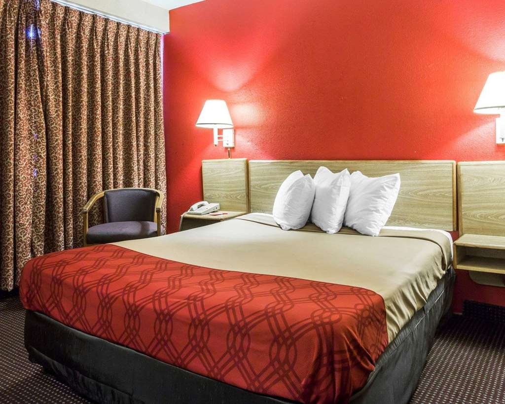 Econo Lodge Atlanta College Park - photo 10