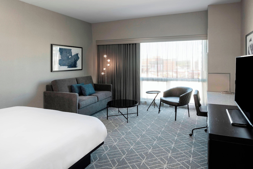 Renaissance by Marriott Boston Patriot Place Hotel - photo 14