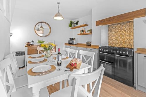 Adventure Cottage Whitby — 4-Star Luxury Hotel in Whitby, United Kingdom