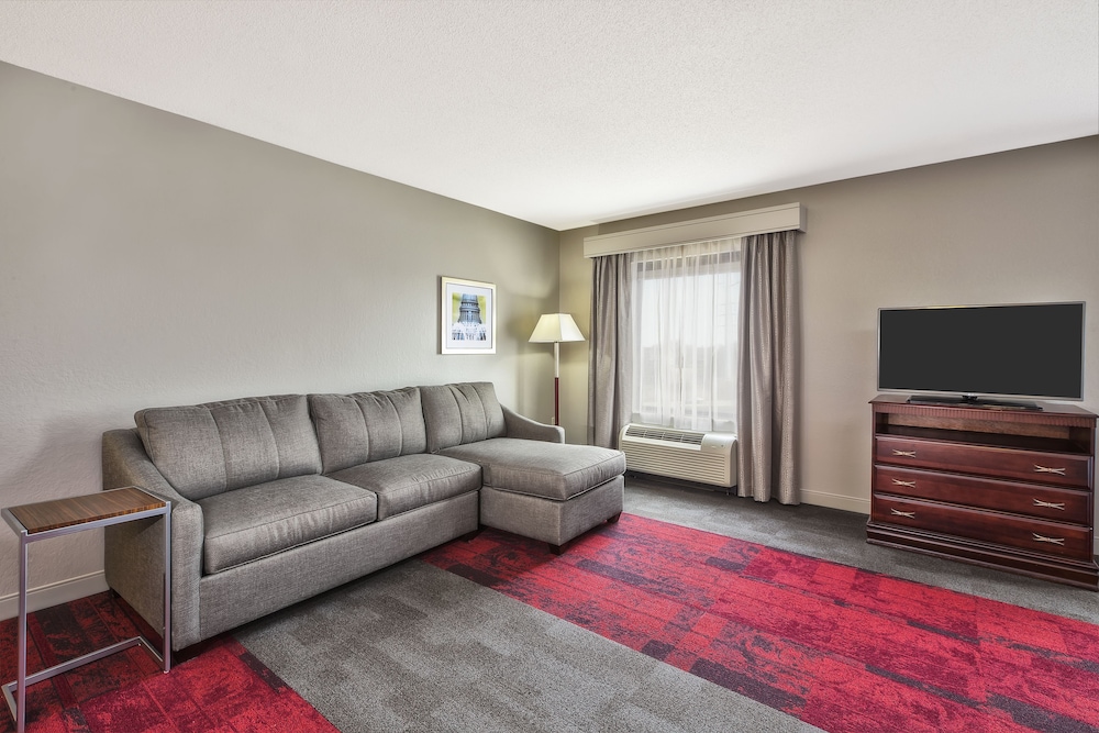 Hampton Inn & Suites Madison West - photo 17