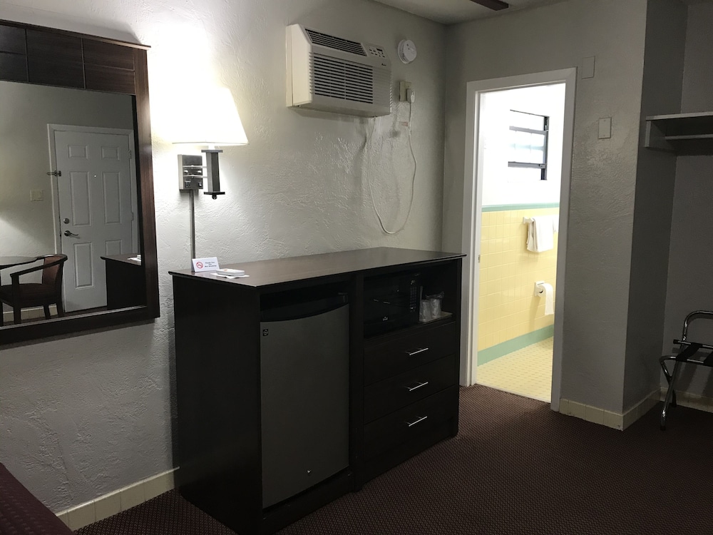 Silver Princess Motel - photo 11