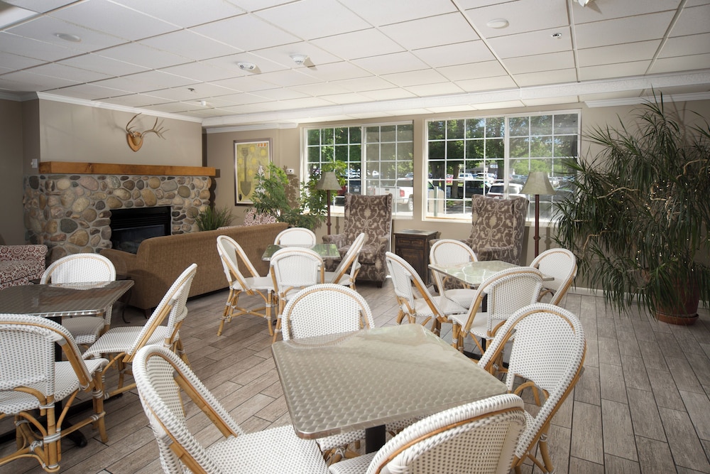 Hilltop Inn by Riversage - photo 2