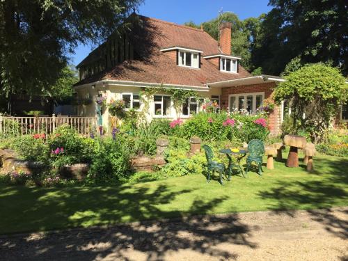 Kingswood Cottage — 4-Star Luxury Hotel in Lyndhurst, United Kingdom