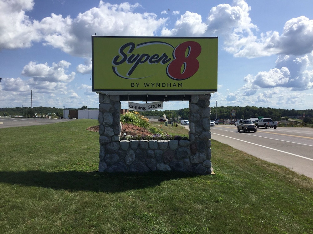 Super 8 by Wyndham Petoskey - photo 17