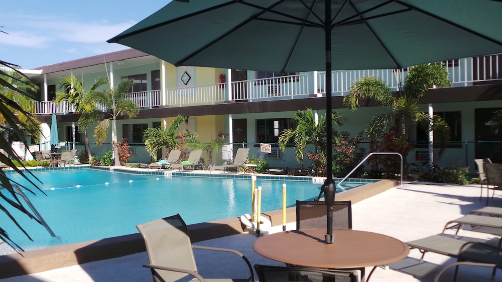 Island House Hotel - photo 40