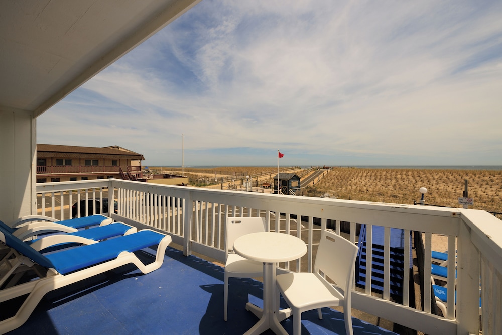 The White Sands Oceanfront Resort & Spa - photo 39