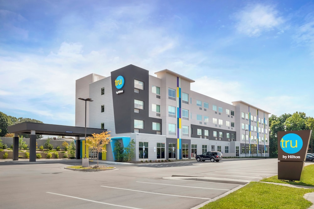 Tru by Hilton Gastonia - carbon neutral hotel in Gastonia