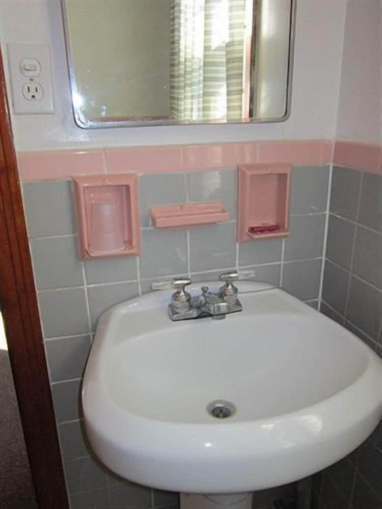 Cadet Motel - photo 39