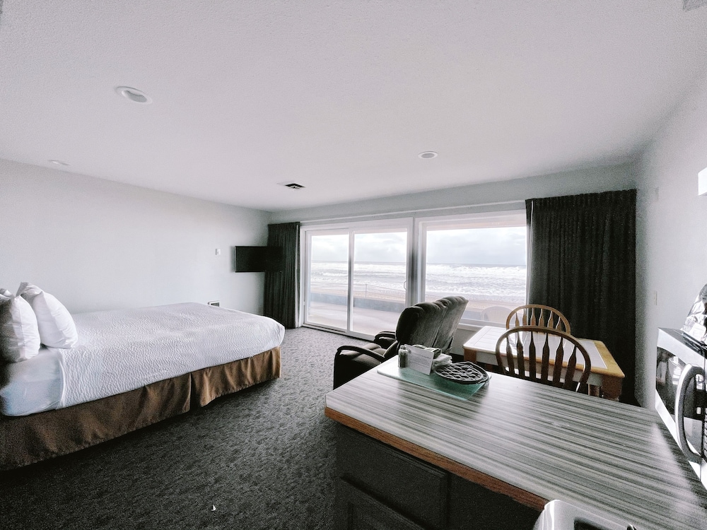 The Sandcastle Beachfront Hotel - photo 46
