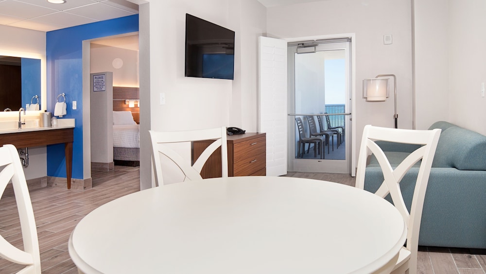 Holiday Inn Express & Suites Panama City Beach Beachfront by IHG - photo 23