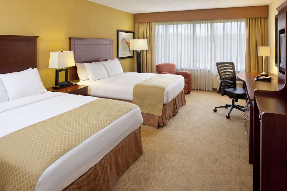Doubletree by Hilton Hotel Fayetteville - photo 8