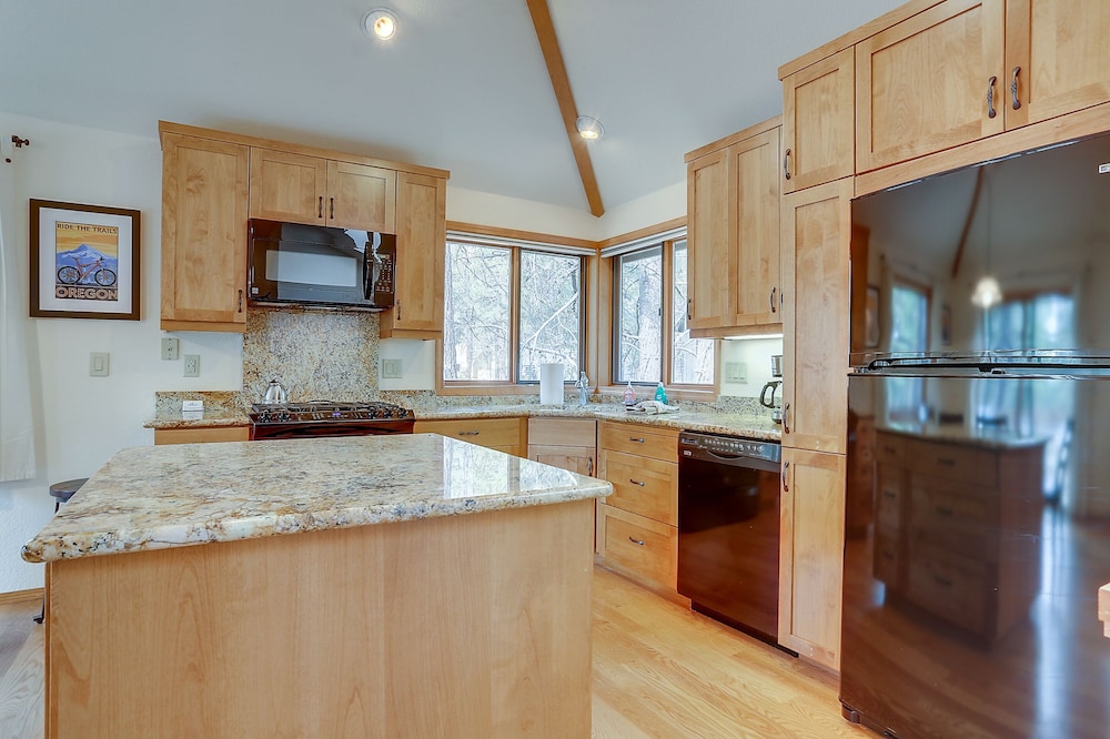 7 Cedar Private Cul de sac include Hot Tub with Forest View by RedAwning - photo 9