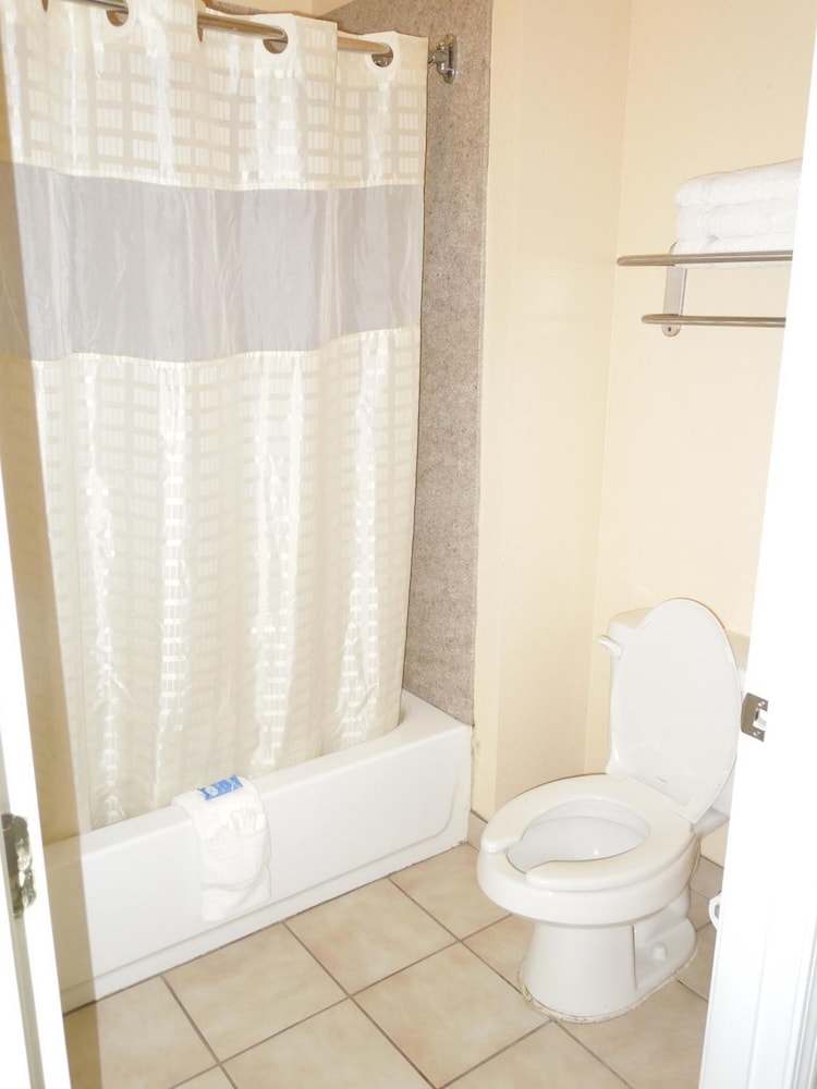 HomeGate Inn and Suites - photo 20