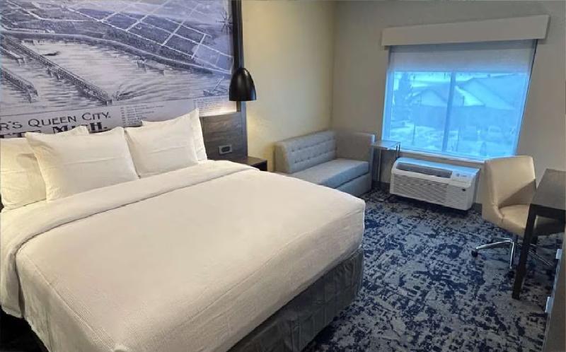 Best Western Plus Marquette Hotel Suites - photo 14
