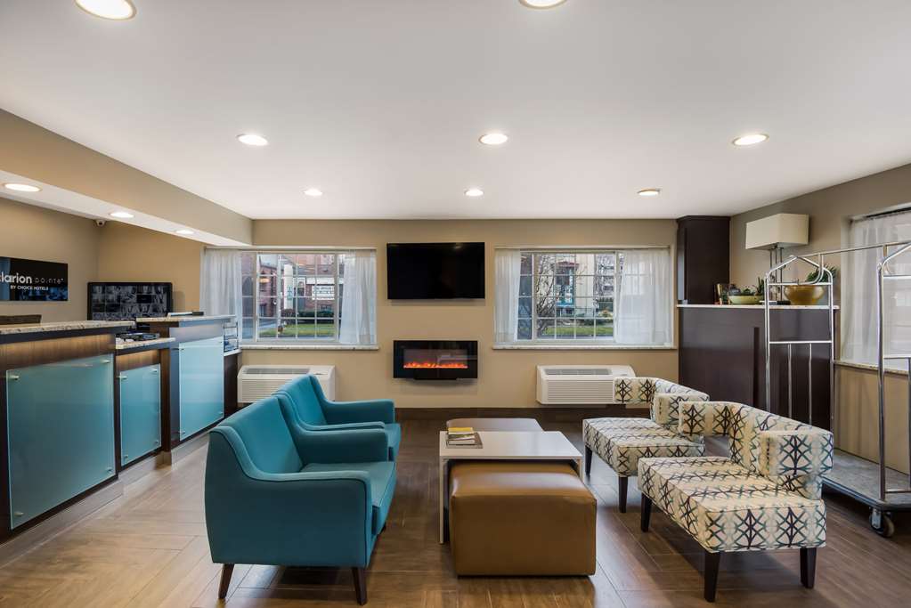 Clarion Pointe Downtown - photo 8