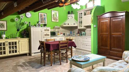 SE060 Deliziosa mansarda in centro storico — 4-Star Luxury Hotel in Senigallia, Italy