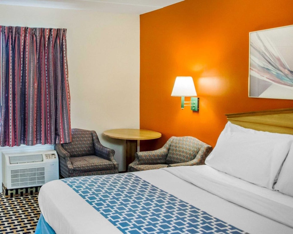 Econo Lodge Franklin Springboro - photo 6