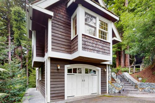 Serene Redwood Retreat - featured photo