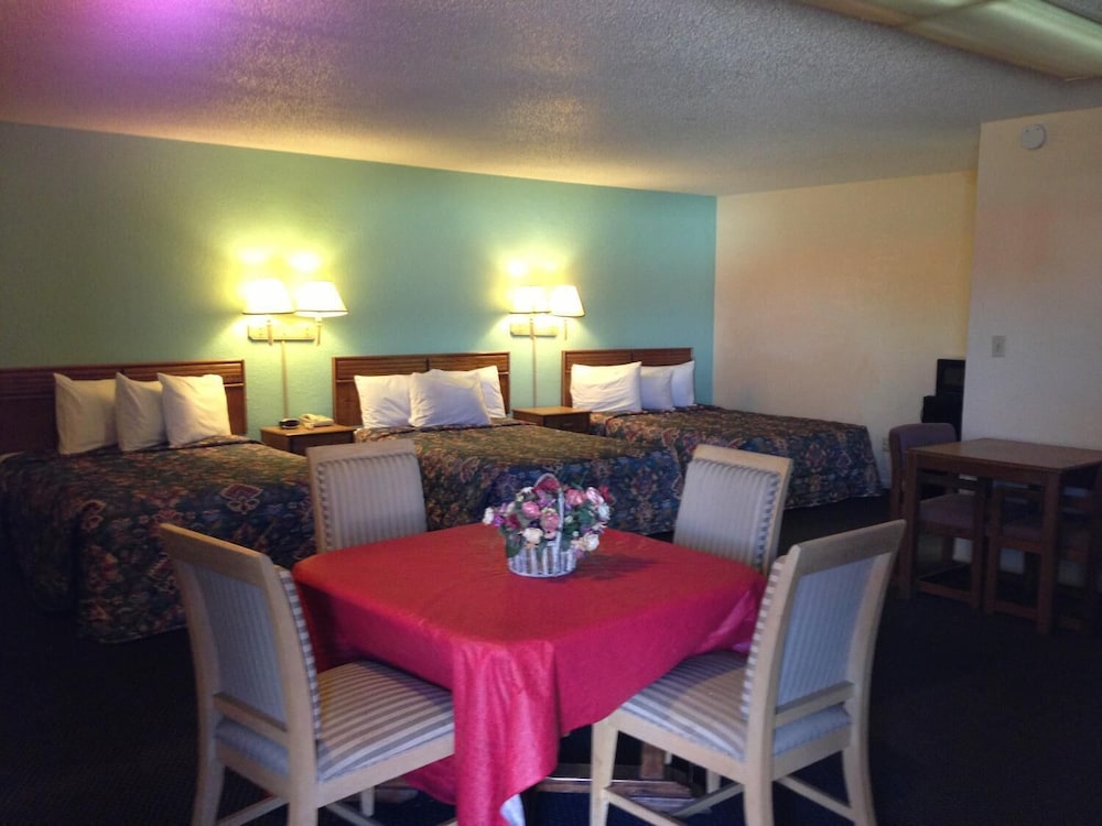 Super 7 Inn Siloam Springs - photo 8