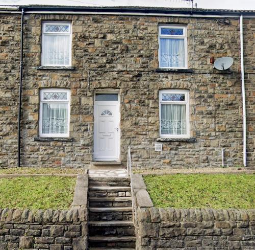 Bramble Cottage In The Wonderful Rhondda Valley by STAE Homes — 4-Star Luxury Hotel in Llwynypia, United Kingdom