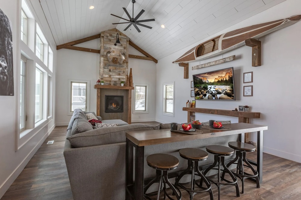 Cast Iron Moose — 5-Star Luxury Hotel in Island Park, United States