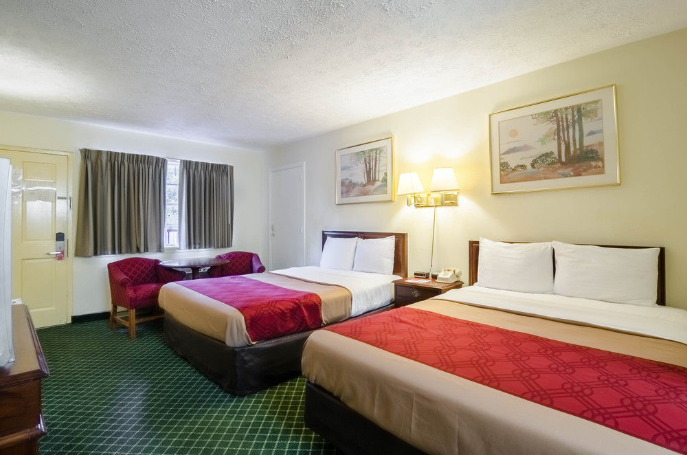 Econo Lodge Colonial - photo 36