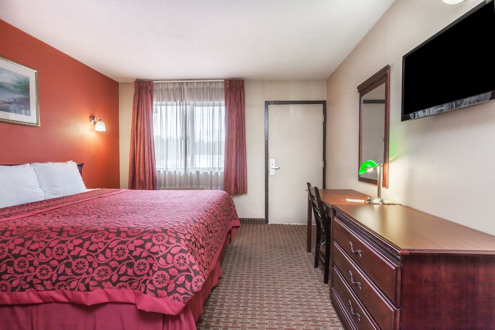 Red Carpet Inn - photo 8