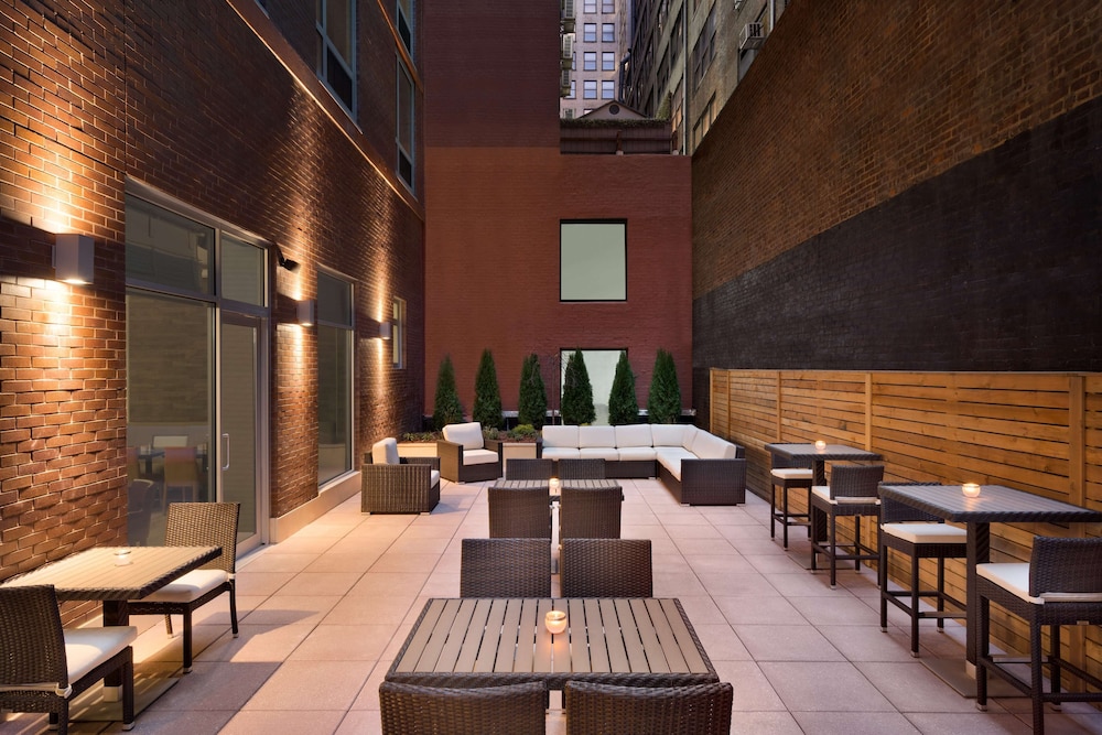 Hilton Garden Inn New York Times Square South - photo 38