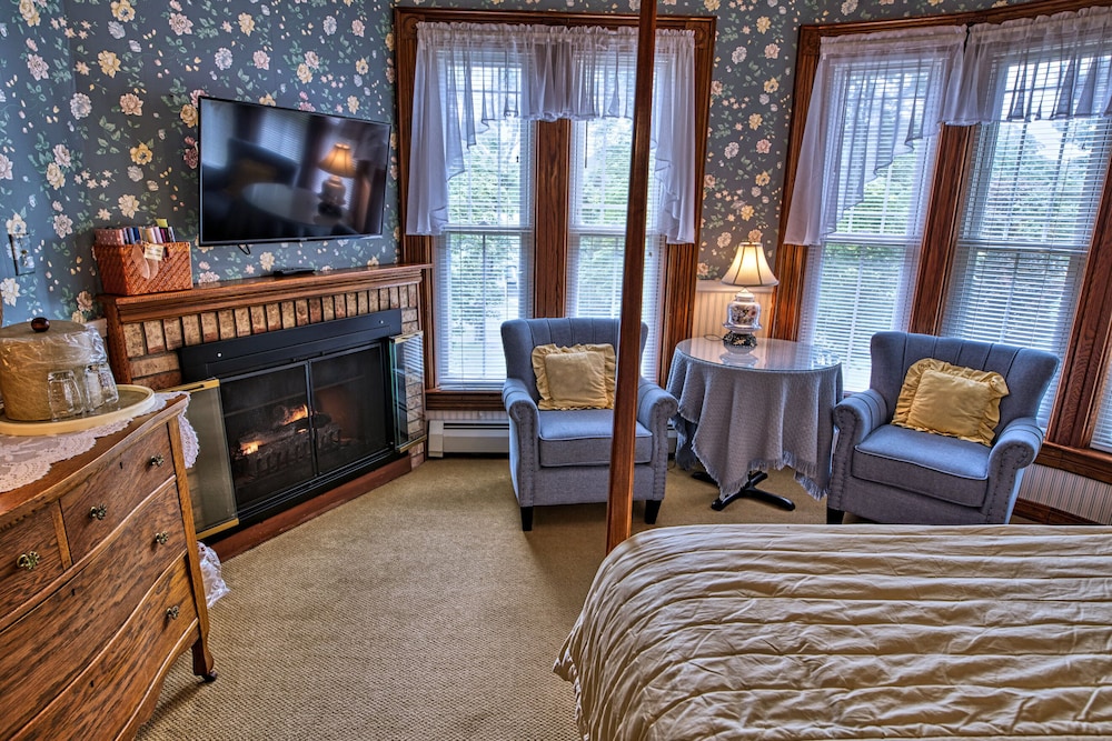 Rockwell Falls Inn and Wine Bar - photo 25