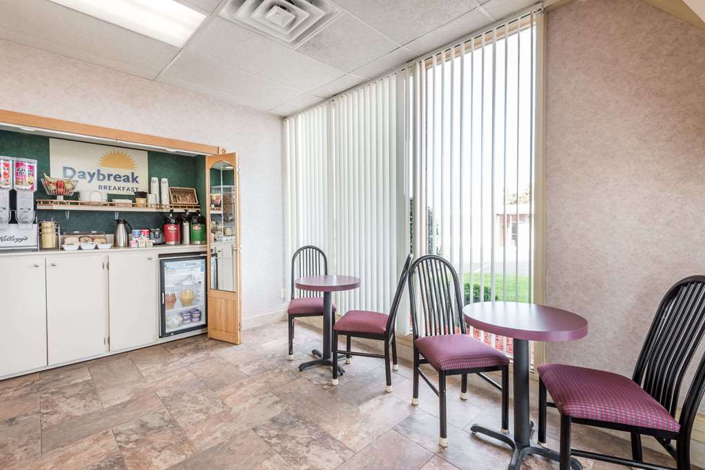 Days Inn by Wyndham Niles - photo 15
