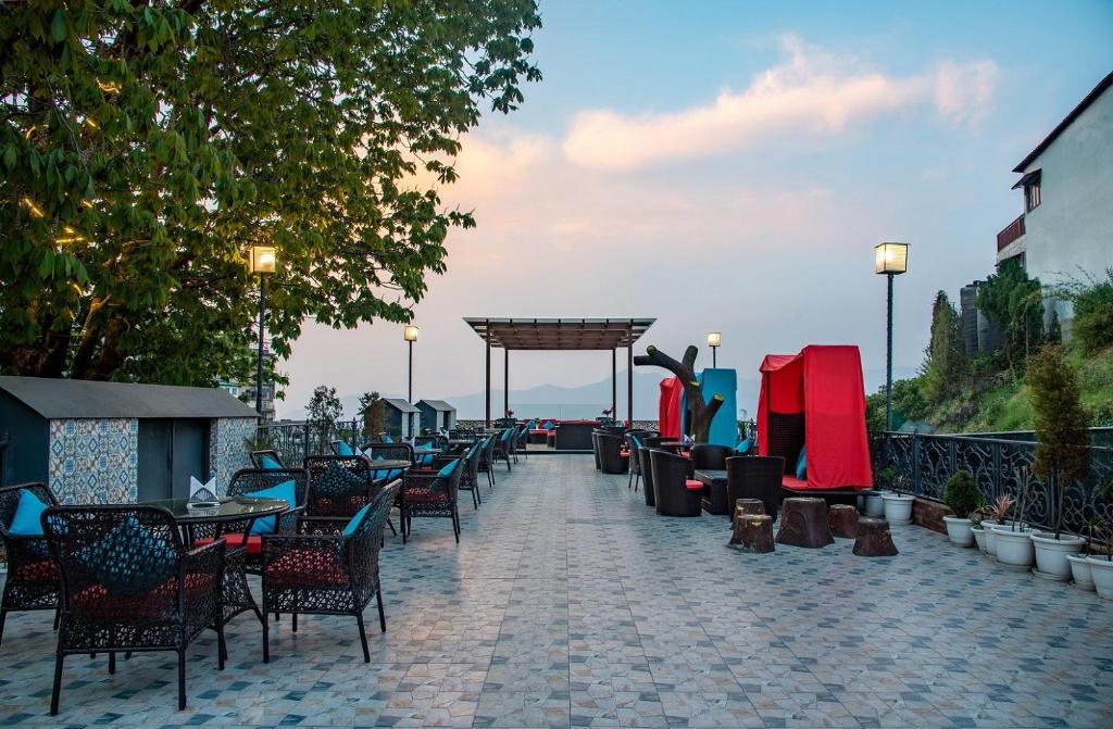 Hotel Drive Inn Mussoorie in Mussoorie, India