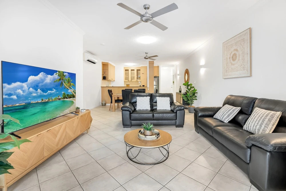 Spacious 3 beds w Direct Access to Pool — 4-Star Luxury Hotel in Cairns North, Australia