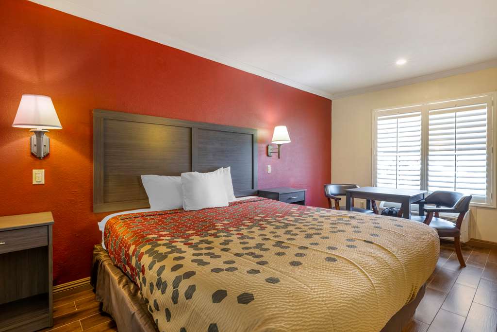 Econo Lodge Moreno Valley - photo 10