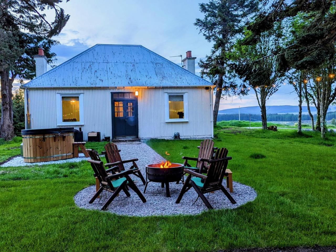 Challenger Bothy - carbon neutral hotel in Unknown City
