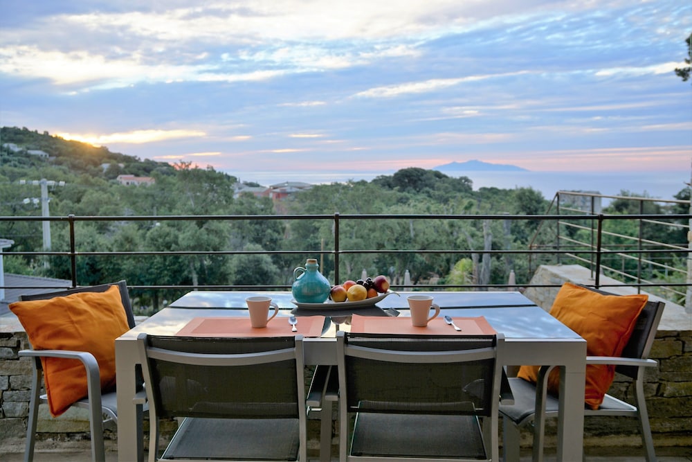 Suites in Erbalunga — 4-Star Luxury Hotel in Brando, France