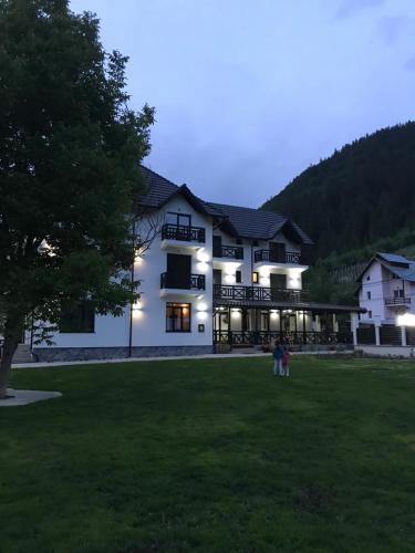Ee Co E C E Ei E C8 A Aa C Eu E C Ea - carbon neutral hotel in Chichibu