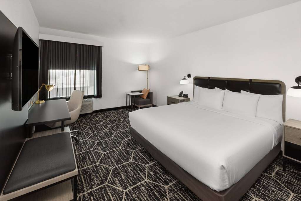 La Quinta Inn & Suites by Wyndham Austin Parmer Tech Ridge - photo 12