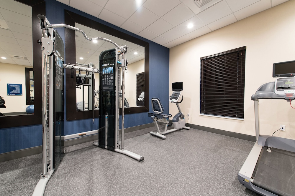 Hampton Inn & Suites Fayetteville - photo 36