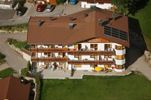 Apartments Sunseit'n — 4-Star Luxury Hotel in Sesto, Italy