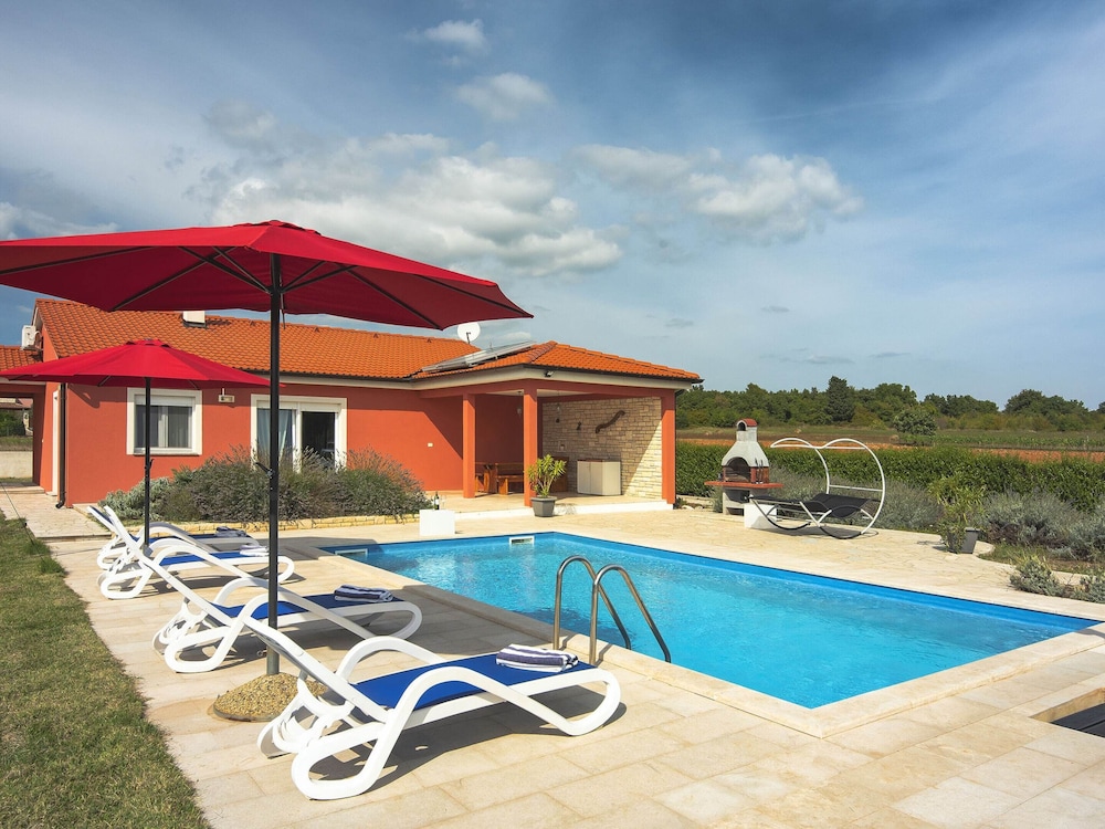 Villa in Barban near Beach & Pool — 4-Star Luxury Hotel in Barban, Croatia