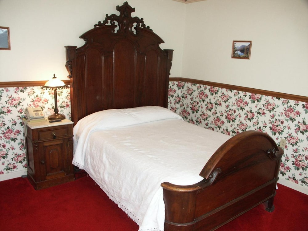 Bridgeport Inn - photo 14