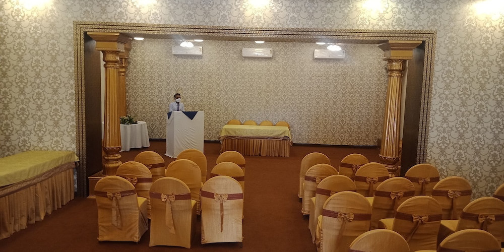 Hotel Landmark — hotel in Gwalior