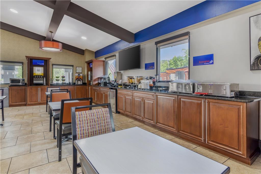 Best Western Asheville Blue Ridge Parkway - photo 36
