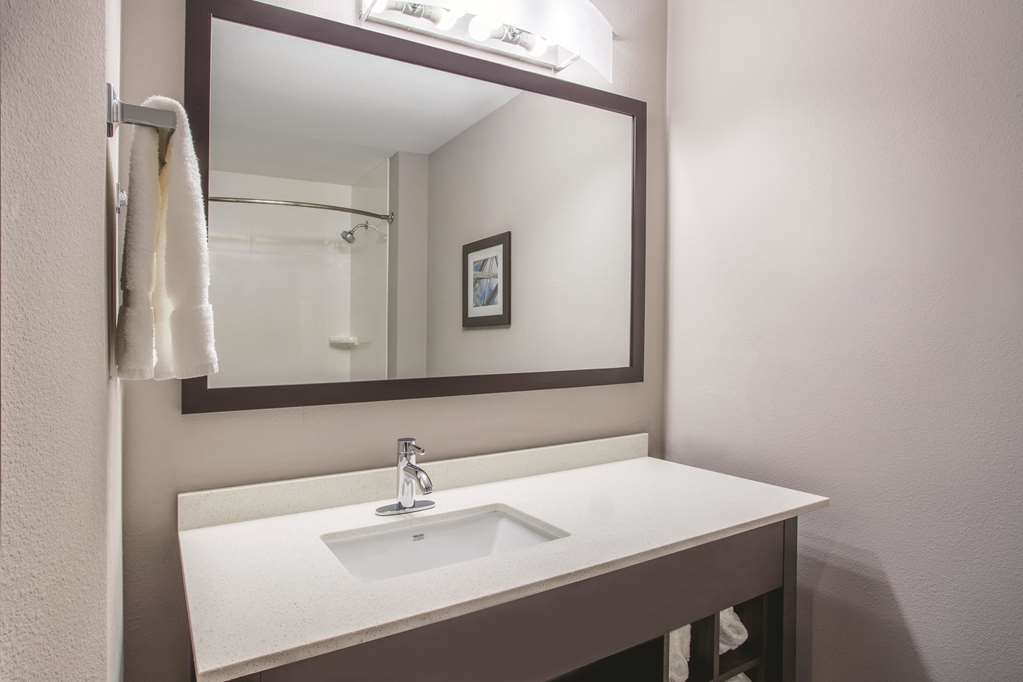 La Quinta Inn & Suites by Wyndham Cullman - photo 17