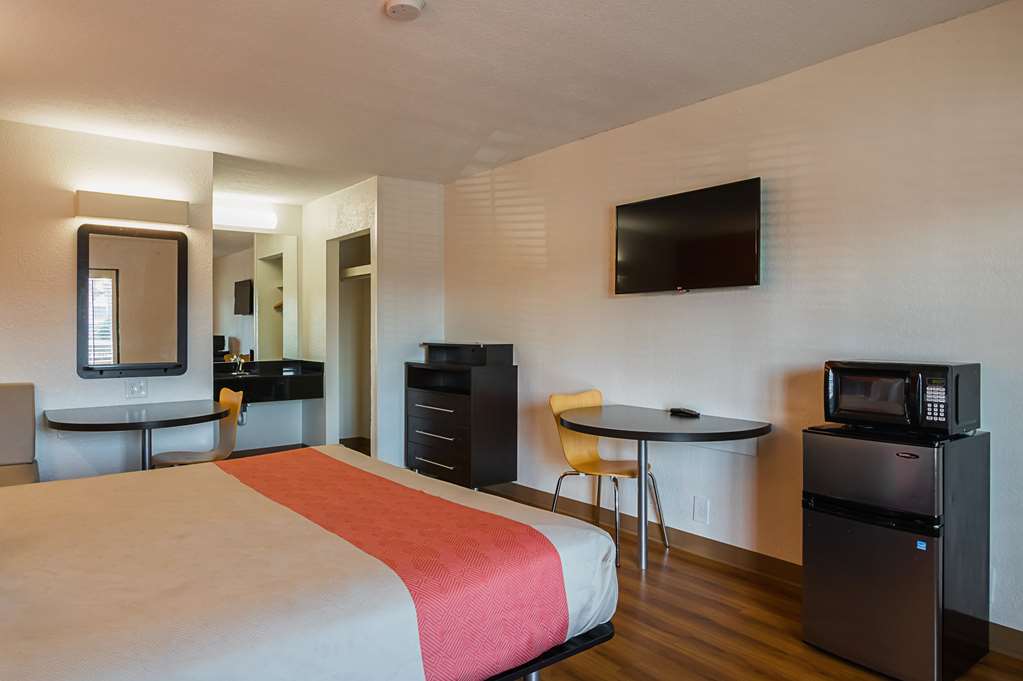 Motel 6 Savannah GA Midtown - photo 6