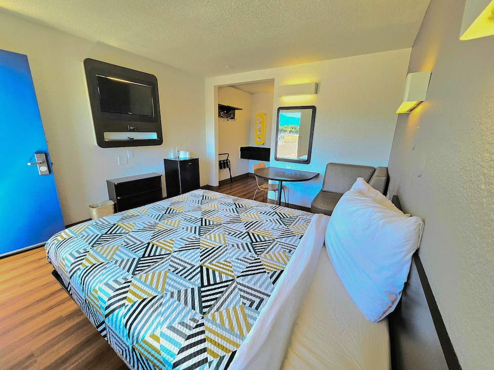 Motel 6 Palm Desert CA Palm Springs Area - photo 4