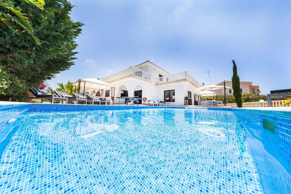 Villa Malibu — 4-Star Luxury Hotel in Pegeia, Cyprus