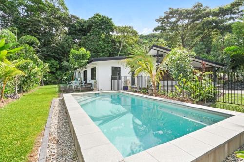 Maison Daintree Mount Whitfield View — 4-Star Luxury Hotel in Freshwater, Australia