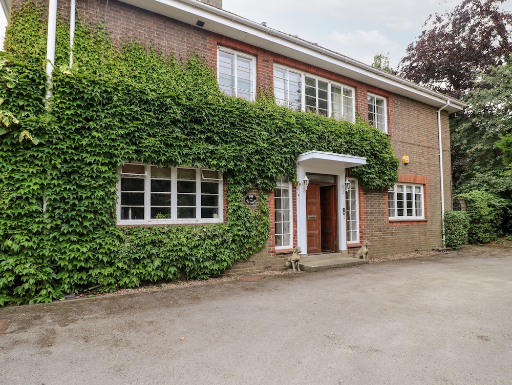 The Lodge — 4-Star Luxury Hotel in Grantham, United Kingdom
