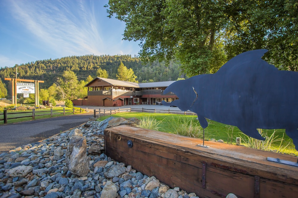 Indian Creek Lodge - photo 2